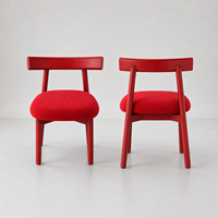 Chaise Commerciale Moderne en Velours Rouge en Stock, Cadre en Bois Durable, Prête à l'Expédition – Idéale pour Cafés, Hôtels, Restaurants et Salles à Manger Extérieures
