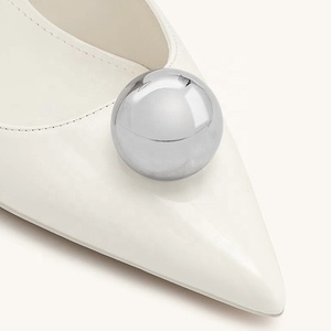 รองเท้าผู้หญิงเซ็กซี่หัวแหลมสายรัดข้อเท้ารองเท้าส้นเตี้ยรองเท้าแตะตกแต่งโลหะวินเทจปั๊มชุดเดรสมีสิทธิบัตรสดใส - Product Image 5