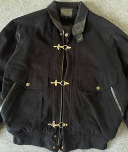 Custom Boxy Fit Firefighting Hebilla <span class=keywords><strong>Bombero</strong></span> Cierre <span class=keywords><strong>de</strong></span> cierre al por mayor en blanco Varsity Chaquetas Motocicleta Chaquetas <span class=keywords><strong>de</strong></span> <span class=keywords><strong>moto</strong></span> para los hombres - Product Image 3