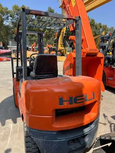 Se venden montacargas usados Heli CPCD 30 de marca china, de 3 toneladas, con motor Isuzu, y montacargas pequeños Heli CPCD30 de segunda mano. - Product Image 4