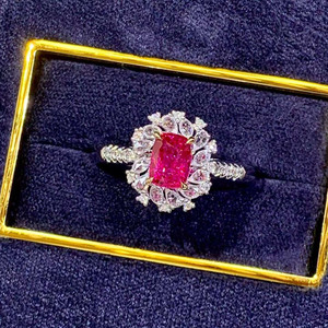 Bague de luxe en or 18 carats avec rubis rouge sang de pigeon de 1,02 carat et 36 pierres en forme de grappe de diamants, bijou précieux pour femme - Product Image 2