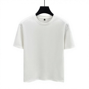 เสื้อยืดสไตล์มินิมอลผู้ชาย แขนสั้น ทรงปกติ ขอบดิบ ดีไซน์ลุคซักฟอก ทันสมัย - Product Image 1