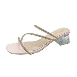 รองเท้าส้นสูงและรองเท้าแตะแบบสวม ดีไซน์หรูหรา คอลเลคชั่นใหม่รับซัมเมอร์ หัวเหลี่ยม ไซส์ใหญ่ ประดับเพชร ส้นกลาง สำหรับผู้หญิง ขายส่ง - Product Image 5