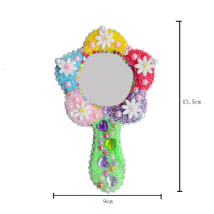 ชุดตกแต่งแปรงแต่งหน้ากระจกไม้ DIY สำหรับเด็กผู้หญิง ชุดงานฝีมือศิลปะสร้างสรรค์ พร้อมสติกเกอร์อัญมณีวิบวับ สำหรับเป็นของขวัญวันเกิดเด็ก - Product Image 5