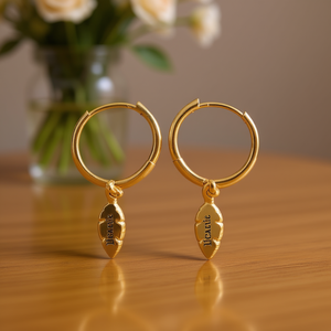 Orecchini a Cerchio IICARIE in Oro con Ciondolo a Foglia, Gioielli Unisex in Lega di Zinco - Product Image 2