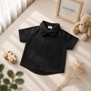 เสื้อเชิ้ตแขนสั้นสีดำสุดเท่พร้อมดีเทลโบว์ไท มอบตัวเลือกชุดที่ดูดีสำหรับเด็กๆ ที่เข้าร่วมงานพิธีการ - Product Image 4