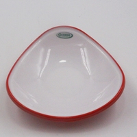 Usine en gros Restaurant réutilisable Double couleur assiette en plastique conception triangulaire forme irrégulière mélamine plats de service assiette