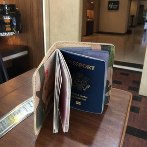 Funda para Pasaporte de Cuero Genuino Boshiho con RFID, Porta Tarjetas, Cierre de Cremallera, Diseño Único con Logotipo, Estilo Ejecutivo - Product Image 6