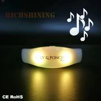 RICHSHINING Bracelet LED activé par le son pour événements et fêtes Nouveau gadget avec lumière clignotante Fournitures de fête promotionnelles