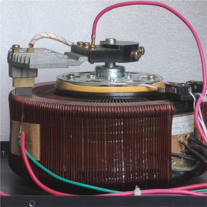 Régulateur de tension automatique monophasé de bureau Watt 5000 SVC-N 3000VA - Product Image 5