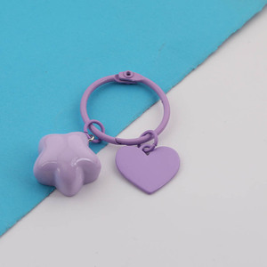 Llavero con forma de corazón y estrella morada, accesorio de joyería DIY con revestimiento metálico, colgante pequeño de estilo de dibujos animados para niños y niñas - Product Image 3