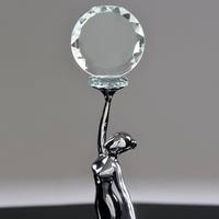 Modèle de trophée en résine et cristal personnalisé conçu sur mesure et article de reconnaissance