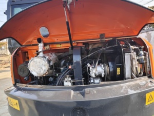 รถขุดตีนตะขาบ Kubota KX080-4 มือสอง สภาพดีเยี่ยม ได้รับการรับรอง EPA CE ชั่วโมงการทำงานต่ำ 8 ตัน รวมเครื่องยนต์ มอเตอร์ และปั๊ม - Product Image 3