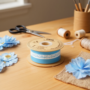 Strisce di pizzo ILAN 1,3 cm x 22 m bianche per artigianato e cucito - Product Image 2