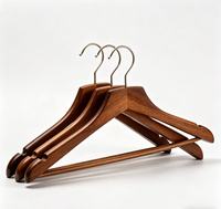 Cintres en bois de hêtre noir avec revêtement en caoutchouc, antidérapants, rotatifs, avec logo personnalisé, pour hôtel, avec pince à costume en bois de lotus
