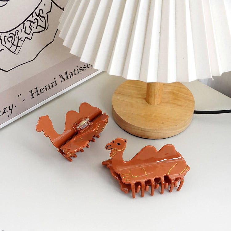 YIYI Fashion Hot Sale Khaki Camel Shaped Acetate Hair Claws Cute Animal Girl Claws Custom Custom Wholesale