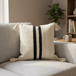 Almohadas Decorativas de Lana Marroquí Hechas a Mano de Alta Calidad con Patrón Vintage, Portátiles y Antipilling, con Pompones - Product Image 1