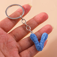 Creatieve eco-vriendelijke hars roos bloem sleutelhanger met offset gedrukt A-Z alfabet handtas charme accessoire voor kinderen