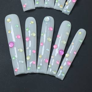 Uñas postizas de acrílico de lujo hechas a mano a precio de fábrica, estilo Y2K con diamantes de imitación, forma ataúd, cobertura completa 3D, puntas francesas, reutilizables. - Product Image 3