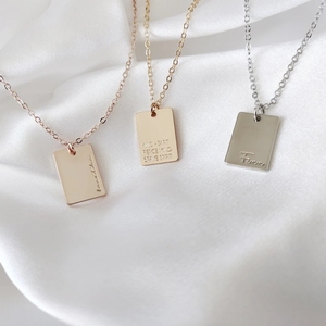 Prix usine personnalisé gravé Dieu est en elle, elle ne tombera pas Rectangle pendentif collier bijoux chrétiens - Product Image 6