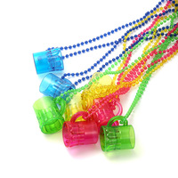 Collier de perles avec verre à liqueur personnalisé Colliers à pendentifs en forme de coupe transparente Fournitures pour fête d'équipe d'anniversaire de mariage
