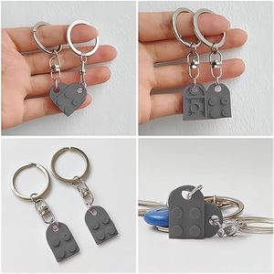 พวงกุญแจรูปหัวใจบล็อกอะคริลิค ชุด 2 ชิ้น สำหรับคู่รัก ของขวัญแทนใจแฟนหนุ่มแฟนสาว - Product Image 6