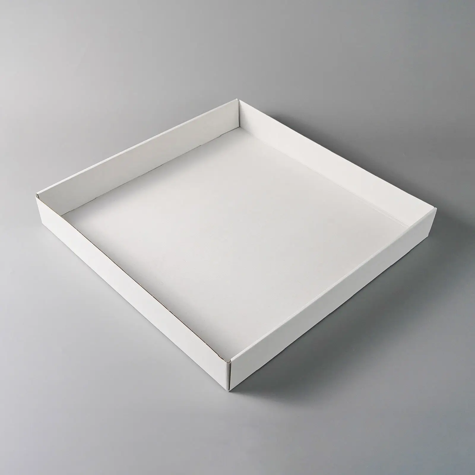 ペストリーボックス付きの白い正方形のケーキボックスと窓付きのベーカリーボックス