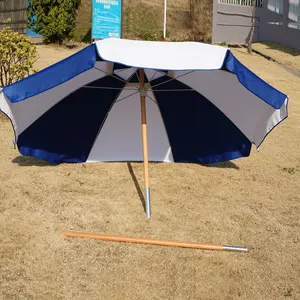 Individueller schwerlast kommerzieller moderner 7,2 Fuß starker Wind Sonnenregenschirm 6 mm Fiberglasrahmen UV50+ hölzerner Pfeil Strand-Regenschirm zu verkaufen