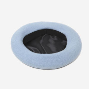 قبعة صوف شتوية مبطنة بالساتان مخصصة مطرزة بشعار أنيق للنساء - Product Image 5