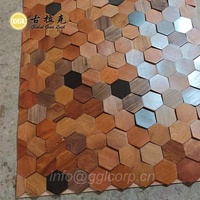 Carreaux de mosaïque en bois de modèle 3D de forme d'hexagone