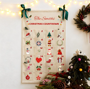 Calendario dell'Avvento Natalizio Personalizzato con Monogramma, 24 Tasche, Organizzatore da Parete per il Conto alla Rovescia delle Festività - Product Image 2