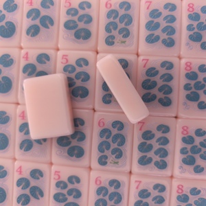 Fanjin Jeu de Mahjong Classique en Mélamine avec Impression Artistique Moderne pour Filles, Idéal pour le Voyage, le <span class=keywords><strong>Camping</strong></span> et les Réunions de Famille, Jeux de Bureau Premium pour Grossistes - Product Image 4