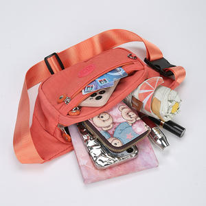 Sac banane en nylon rose vif grande capacité pour téléphone portable avec fermeture éclair – Tenues quotidiennes Printemps 2025 - Product Image 3