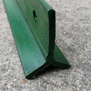 Usine de poteaux de clôture en treillis métallique standard YC gros poteaux de clôture en métal en forme de Y <span class=keywords><strong>poteau</strong></span> de clôture de ferme durable antirouille résistant à l'eau - Product Image 3