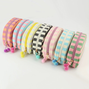 Neceser de viaje a rayas de lona con forma de concha, bolsa de almacenamiento de cosméticos portátil de gran capacidad personalizada para exteriores - Product Image 3