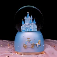 Boîte à musique Carriage Castle avec boule de cristal rotative lumineuse, cadeau d'anniversaire pour filles, enfants, étudiants