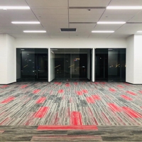 Hôtel de luxe PP commercial commercial tapis chemins bureau PVC sol carré jacquard résidentiel moquette carreaux