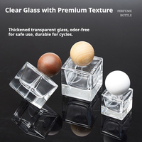 Flacons de parfum en verre transparents de luxe de 18 ml, forme carrée, logo personnalisé, avec vaporisateur et diffuseur à bâtonnets pour sérum de soin de la peau
