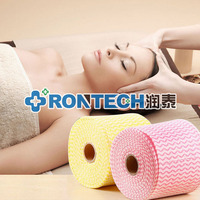 Machine à rouler et à découper les lingettes sèches en coton non tissé jetables pour cosmétiques