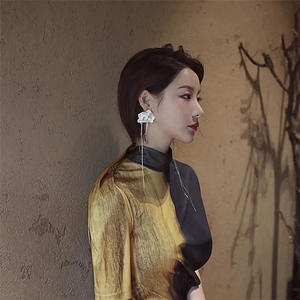 Boucles d'oreilles pendantes longues en alliage d'argent tibétain plaqué argent, style vintage, pour femme, bijoux de fête, motif floral - Product Image 3