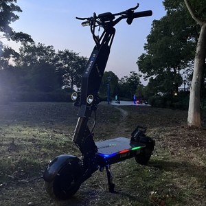 Fashion Carbon Fiber Color R7 <b>E</b> <b>Scooter</b> 60V 72V 10000W 15000W Dual Motor <b>Scooter</b> Wholesale With App - Product Image 3