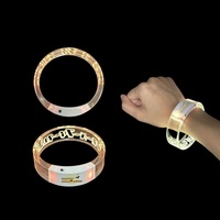 Bracelet LED acrylique haute luminosité 15 couleurs, motif logo personnalisé, non toxique, écologique, léger, accessoires de fête