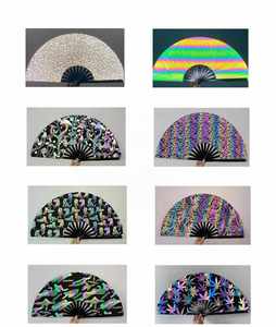 Éventail pliable promotionnel en bambou noir de 33 cm avec tissu réfléchissant de 13 pouces - Product Image 3