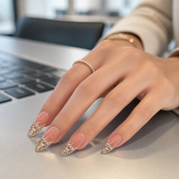 Faux ongles Baolun faits main de luxe, dégradé rose nude, courts, ovales, avec strass dorés et argentés, French manucure, couvrance totale, avec colle