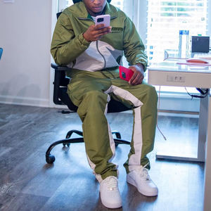 Ensemble <span class=keywords><strong>Survetement</strong></span> Homme de Course Coupe-Vent en Nylon, Deux Pièces, Design Tendance avec Logo Personnalisé, Pantalon Jogger et Veste Coupe-Vent 100% Nylon - Product Image 6