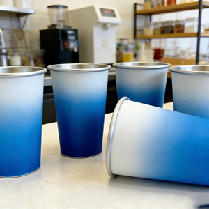 Gobelet en aluminium personnalisé avec logo, 450 ml, changeant de couleur, réutilisable, mug à bière thermoréactif, écologique, pour événements en plein air, gobelets à bière bleus - Product Image 1