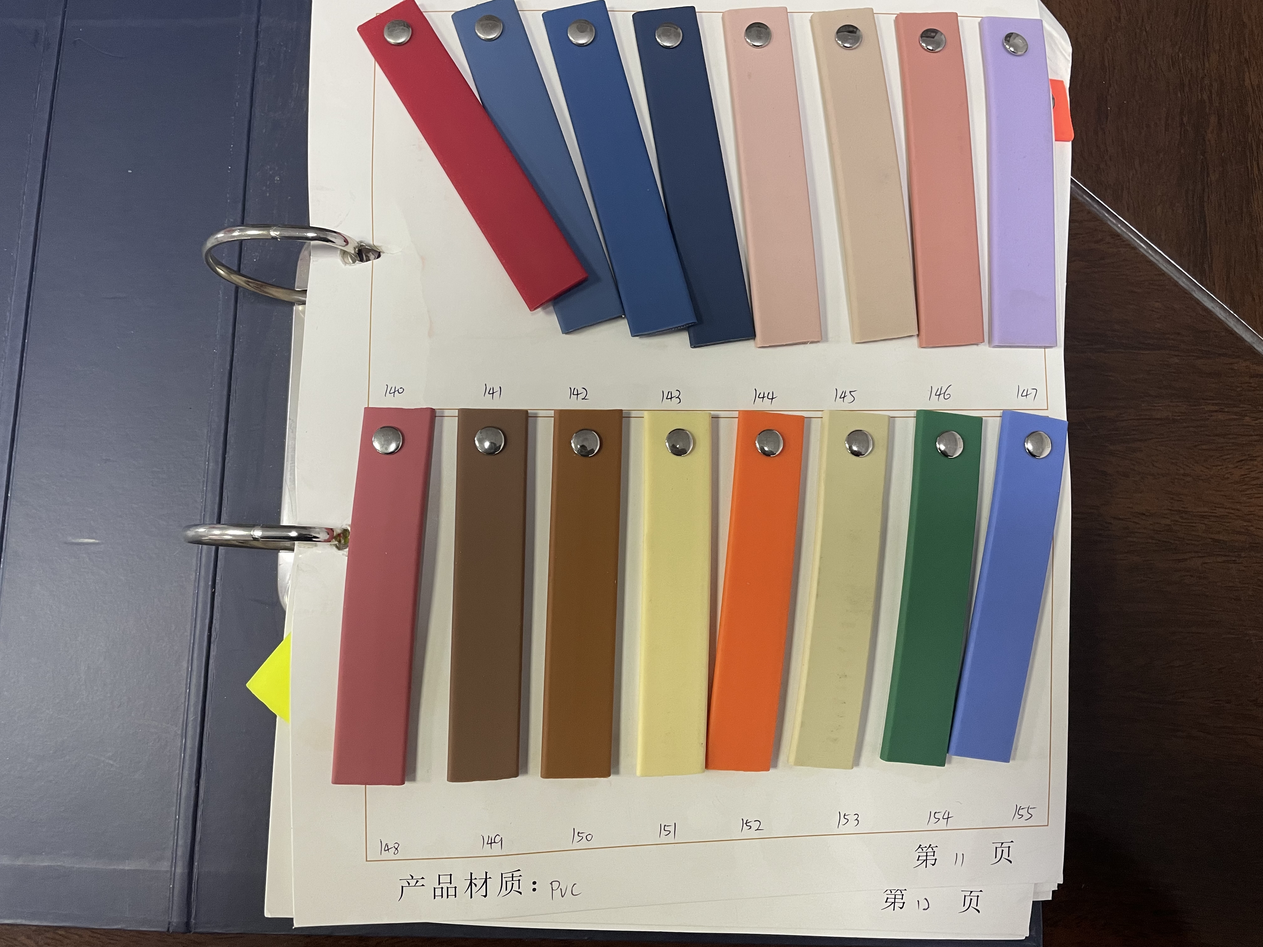 Por favor comente el número de color.