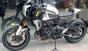 Motocicleta <span class=keywords><strong>CFMOTO</strong></span> <span class=keywords><strong>700CL</strong></span>-<span class=keywords><strong>X</strong></span> de Estilo Moderno Retro |   Motor de Dos Cilindros de 700cc y 55kW |   Suspensión Ajustable KYB ABS TCS - Product Image 2