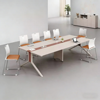 Table de conférence de bureau simple et moderne, longue et rectangulaire, pour négociations, formations et réunions, avec chaises pour bureau