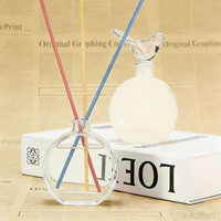 Bouteille diffuseur de parfum en verre plat et rond de 100 ml et 200 ml avec bouchon et bâtonnets en rotin